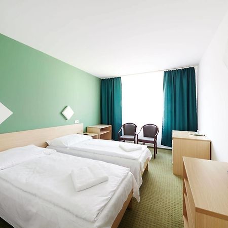 Hotel Mars Прага Экстерьер фото