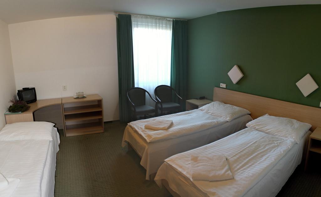 Hotel Mars Прага Экстерьер фото