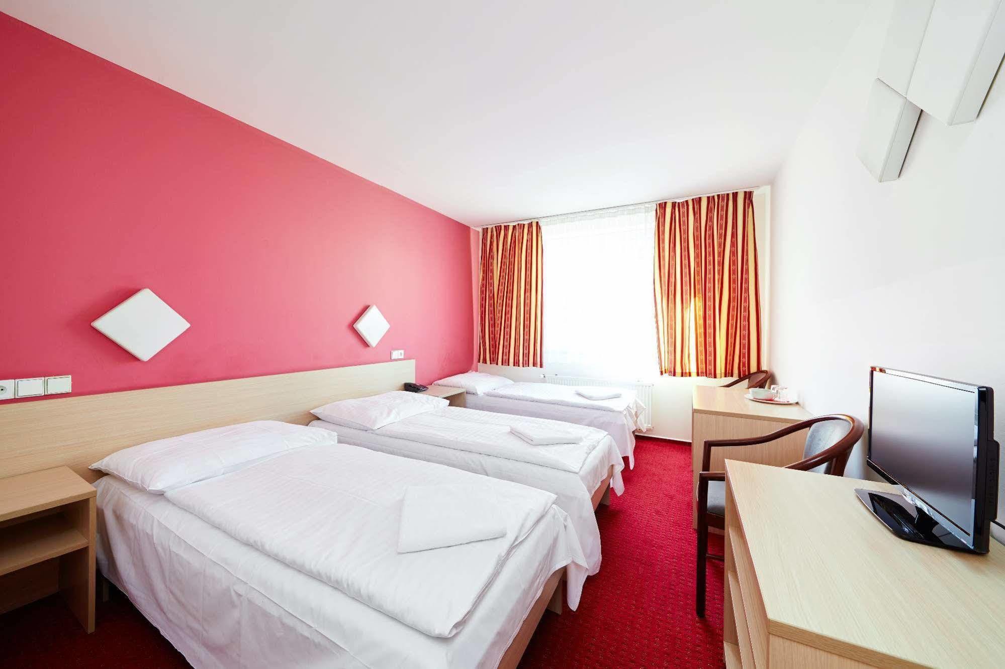 Hotel Mars Прага Экстерьер фото