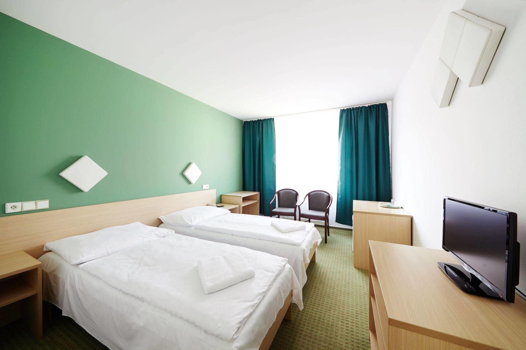 Hotel Mars Прага Экстерьер фото
